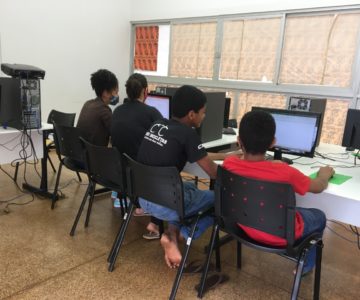 Adolescentes atendidos pelo Serviço Fortalecimento de Vínculos concluem curso básico de informática