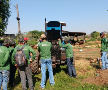 Curso de operação e manutenção de tratores agrícolas é aplicado em Rolim de Moura