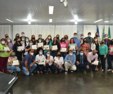 Professores do município de Rolim de Moura são homenageados com Moção de Honra e Reconhecimento