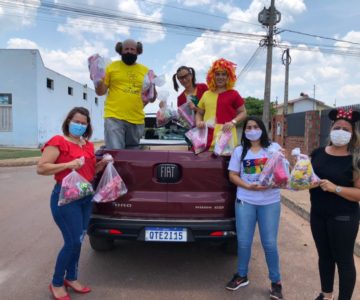 SEMAS faz festa e distribui brinquedos para comemorar o dia das crianças em Rolim de Moura