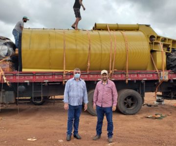 Rolim de Moura recebe dois secadores de café para beneficiar associação de produtores rurais