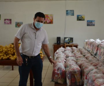 Prefeito Aldo Júlio acompanha entrega dos Kit Alimentação na Escola Francisca Duran