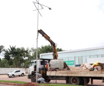 Assinada ordem de serviço para retomada da obra de iluminação na Avenida 25 de Agosto até o parque de exposição em Rolim de Moura