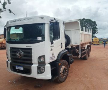 Secretaria de Obras de Rolim de Moura recebe caminhão novinho