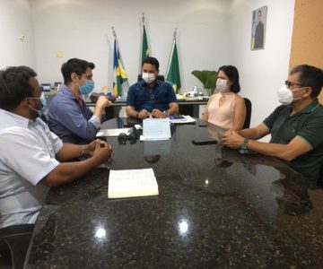 Prefeito de Rolim de Moura se reúne com técnicos da AROM e solicita projeto de iluminação de LED nas entradas da cidade