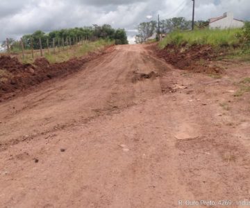 Ruas do Bairro Industrial, bueiros e pontes da linha 180 foram recuperadas pela SEMOSP nesta segunda-feira em Rolim de Moura