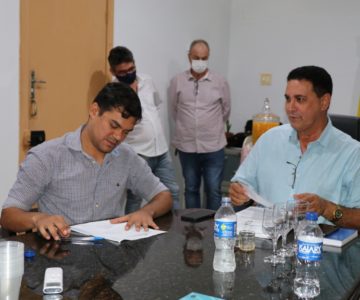 Prefeito Aldo Júlio recepciona deputado federal Expedito Netto em reunião com secretários