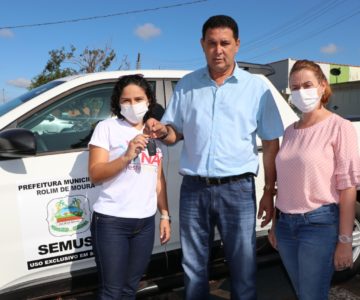 Prefeito Aldo Júlio faz a entrega de carro para o Serviço de Atendimento Especializado