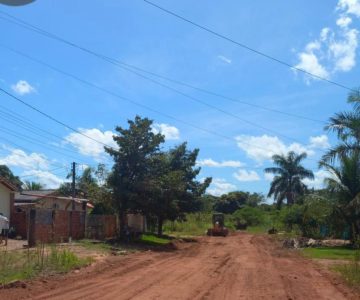 Secretaria de Obras inicia trabalhos limpeza e patrolamento nas ruas de Rolim de Moura