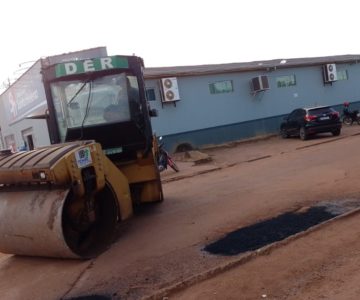 Massa asfáltica fornecida pelo Governo de Rondônia garante manutenção de ruas e avenidas pavimentadas de Rolim de Moura