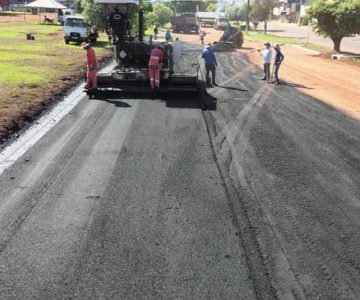 Parceria entre Estado e Município garante pavimentação asfáltica em estacionamento, no centro de Rolim de Moura