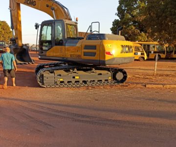 Secretaria de obras de Rolim de Moura e contemplada com escavadeira hidráulica