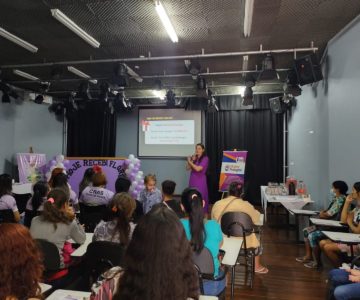 ‘Hoje Recebi Flores’: Projeto leva palestra de Educação financeira às mulheres, marcando Agosto Lilás em Rolim de Moura