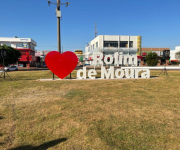 Justiça do Trabalho homenageia Rolim de Moura com letreiro turístico em seu 39º aniversário