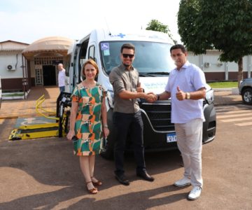 Secretaria de Saúde recebe novas ambulâncias em Rolim de Moura