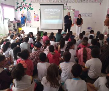 SEMAS ministra palestra na Escola Joao Batista Dias em Rolim de Moura para combater as drogas