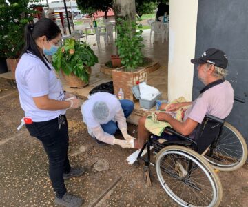 Pessoas em situação de rua são acolhidas pela SEMAS em Rolim de Moura