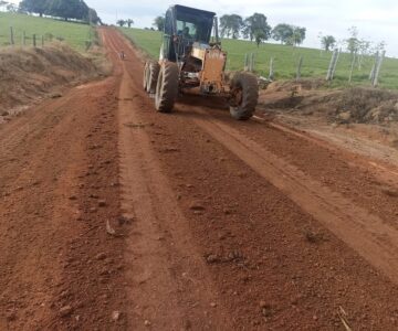 SEMOSP recupera mais de 60 km de travessões das vicinais em Rolim de Moura