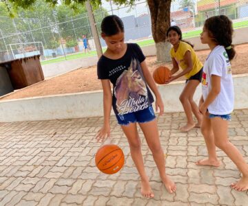 Serviço de Convivência e Fortalecimento de Vínculos realiza tarde de recreação com crianças em Rolim de Moura