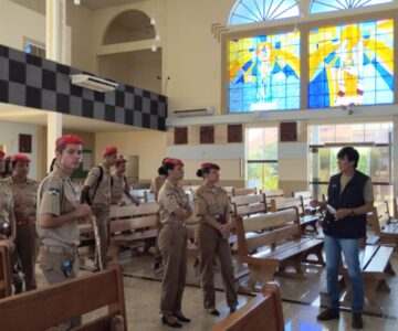 Alunos da escola Tiradentes visitam pontos turísticos de Rolim de Moura