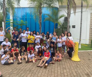 Atividades do Serviço de Fortalecimento de vínculos realiza confraternização com festa na AABB em Rolim de Moura