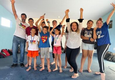Crianças atendidas pelo serviço de fortalecimento de vínculo de Rolim de Moura participam de atividades recreativas com acadêmicos de psicologia da Farol