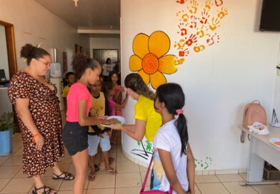 Crianças participam de atividade lúdica em ação à Campanha Maio Laranja