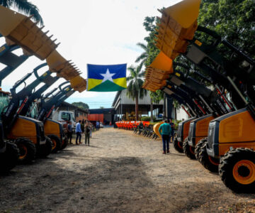 Secretaria de agricultura recebe maquinários e equipamentos agrícolas