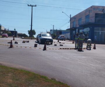 COMTRAN instala rotatória entre a Rua Jaguaribe e Avenida Maceió, em Rolim de Moura