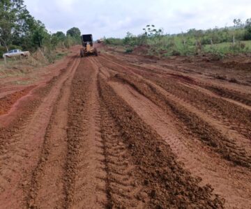 SEMOSP realiza manutenção e melhorias na linha 200, 176 e 180 norte, em Rolim de Moura