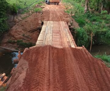 Ponte na Linha 180 Sul em Rolim de Moura é recuperada pela SEMOSP