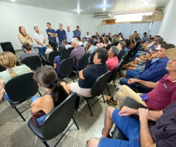 Em reunião com agricultores e deputado Alan Queiroz, prefeitura garante manutenção do PAA Municipal