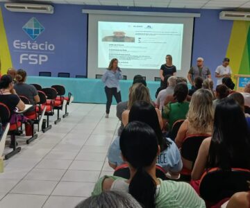 Professores e Estagiários da Rede Municipal de Ensino de Rolim de Moura participam de oficina de formação em Libra