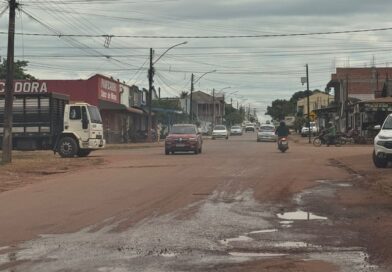 Despejo irregular de água nas ruas pode gerar multas e trazer prejuízos às vias públicas em Rolim de Moura