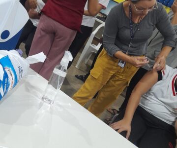 SEMUSA leva campanha de vacinação às escolas de Rolim de Moura para atualização da caderneta infantil