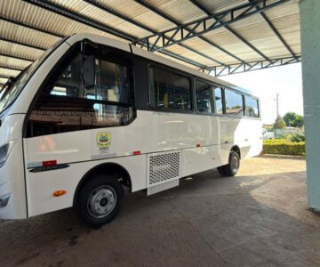 Novo micro-ônibus reforça atendimento do Centro Educacional de Rolim de Moura
