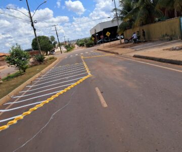 Comtran instala dispositivo para reduzir acidentes em cruzamento da Avenida Fortaleza com Rua Esperantina
