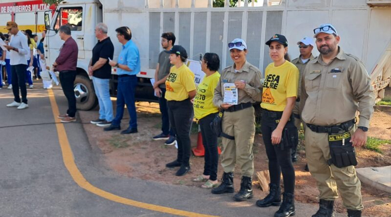 Rolim de Moura realiza ato cívico pelo Dia Nacional do Trânsito